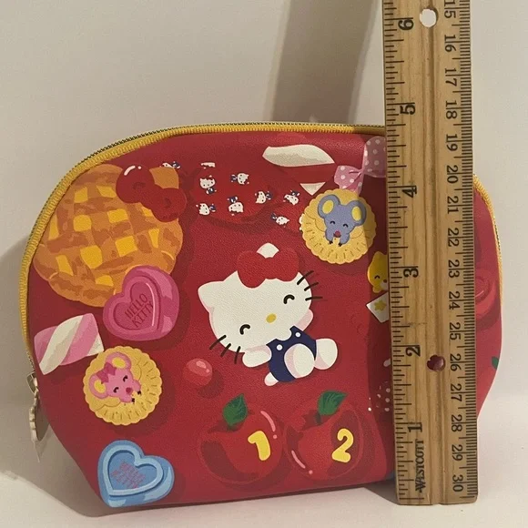 Hello Kitty 50th Anniversary Japan Kuji Pouch - Picture 5 of 8